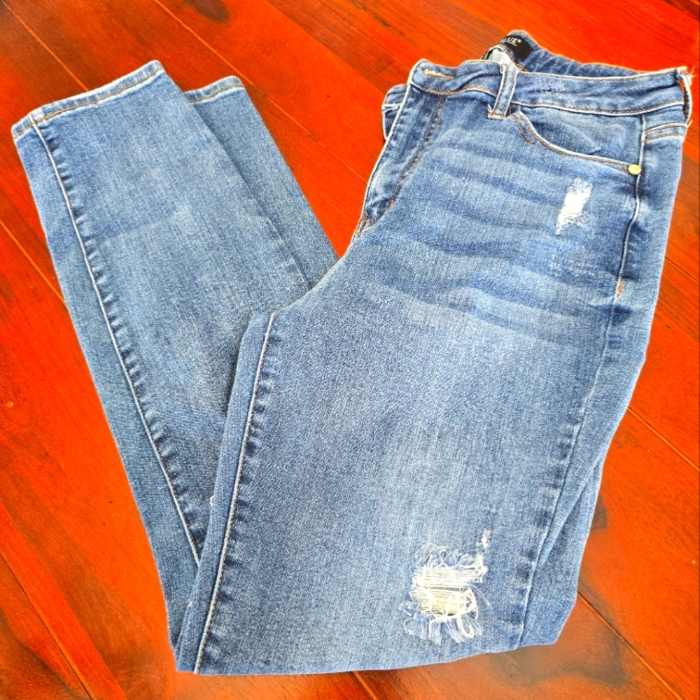 JUDY BLUE Distressed High Rise 30x27